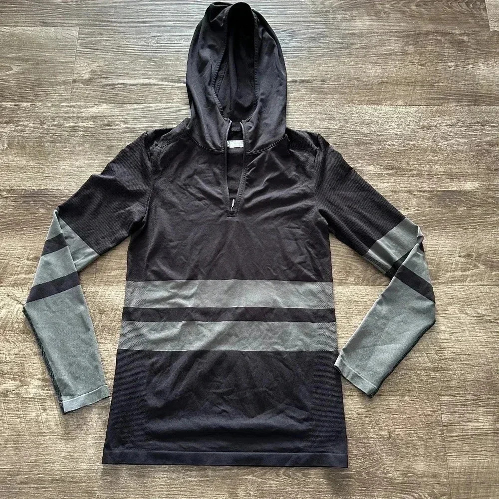 North Face Hooded Longsleeve Base Layer size Medium